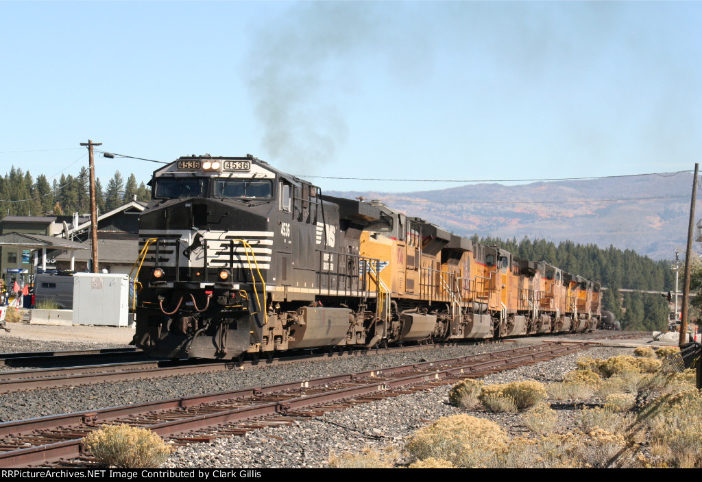 Leaving Truckee headed for Roseville. NS unit is a long way from home.